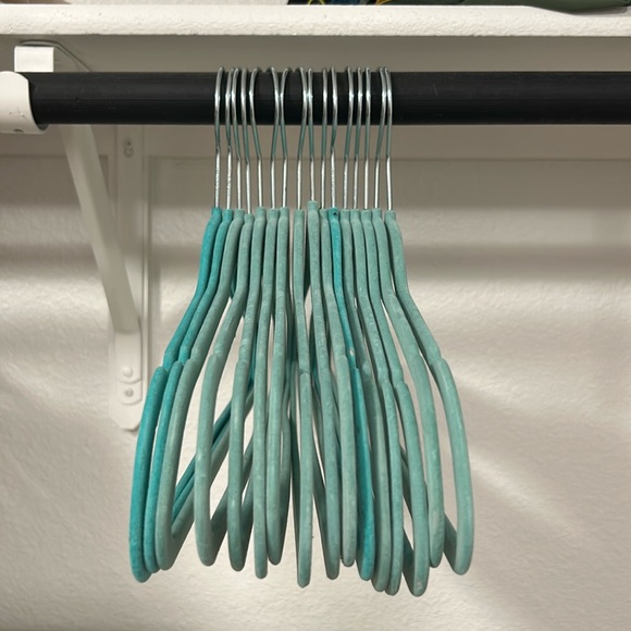 Set of 22 felt hangers - Picture 1 of 3